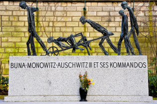 Das Auschwitz Memorial am Friedhof Père Lachaise in Paris, Frankreich, erinnert an die Opfer des KZs im Zweiten Weltkrieg