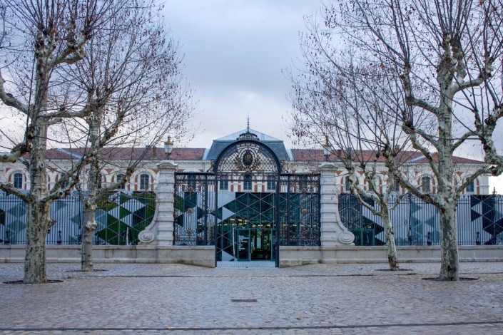 Die Cité du Design, die Design-Stadt von Saint-Étienne, ist im Norden der Stadt in der eindrucksvollen historischen Waffenfabrik untergebracht, Frankreich