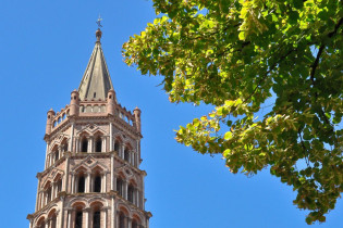 Von der einstigen Abtei von St. Sernin in Toulouse ist bis heute nur noch die gewaltige Kirche übrig geblieben, Frankreich