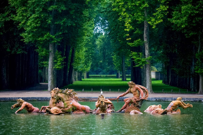 Der Neptunbrunnen im Schlossgarten von Versailles in Paris, Frankreich