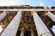 Alle 34 Säulen des Hephaistos-Tempels auf der Antiken Agora in Athen stehen bis heute aufrecht und auch Teile der Jahrtausende alten Decke sind noch original, Griechenland - © James Camel / franks-travelbox