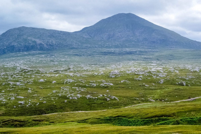 Von kurzen Spaziergängen bis zu anspruchsvollen Berg-Abenteuern ist in den Highlands im Norden Schottlands alles möglich, Großbritannien