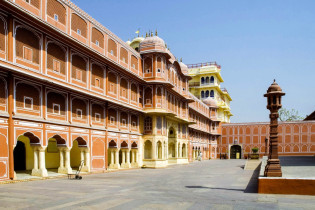 Seit 1890 ist das Palastmuseum im Hawa Mahal für die Öffentlichkeit zugänglich, Indien