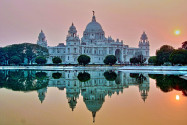 Das Design des Victoria Memorials in Kalkutta ist an das Taj Mahal, Indiens wohl berühmtestem Wahrzeichen, angelehnt - © Kushal Bose / Shutterstock