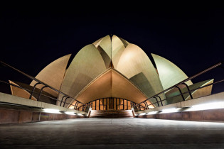 Der Lotustempel in Neu Delhi, Indien, ist eine vielgelobte Meisterleistung des iranisch-kanadischen Architekten Fariborz Sahba