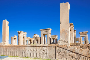 Der Palast von Xerxes I. liegt im Osten von Persepolis am Ende der „Straße der Armee“ und wird auch „Hundert-Säulen-Saal“ genannt, Iran