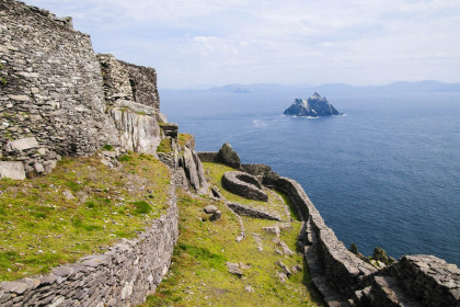 Blick vom Kloster auf der Insel Skellig Michael im Atlantik im Südwesten von Irland