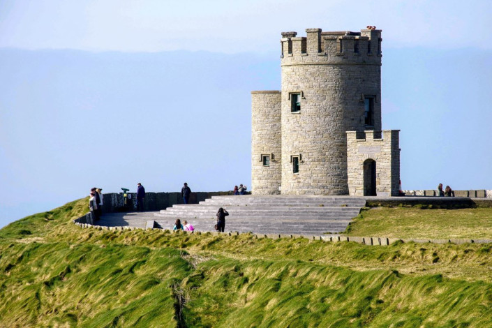 Der O'Brien's Tower wurde im Jahr 1835 von Sir Cornelius O'Brien errichtet und ist heute einer der besten Aussichtspunkte der Cliffs of Moher