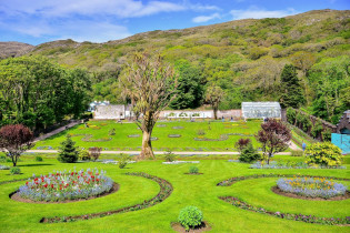 Gut einen Kilometer von der Kylemore Abbey entfernt liegt der zur Abtei zugehörige preisgekrönte „Walled Garden", Irland