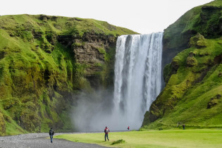 Der Wasserfall Skogafoss, Island