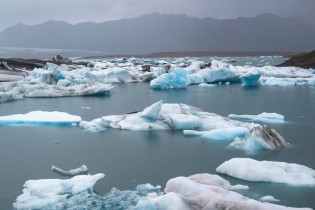 Gletschersee Jökulsárlón beim Gletscher Fjallsjökull, Island