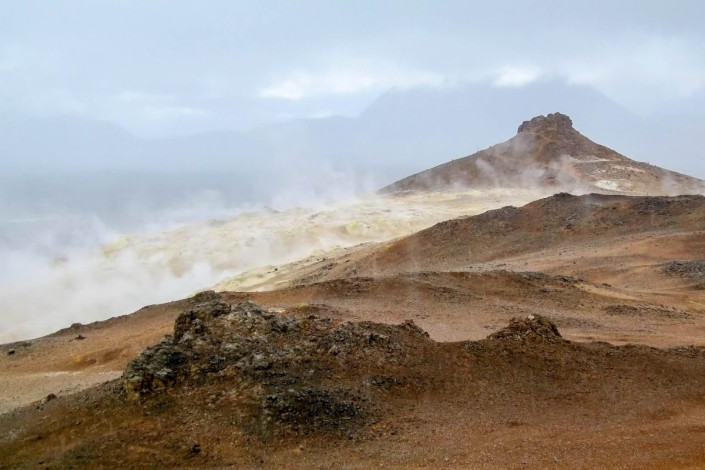 Nicht weit von Hverarönð entfernt liegt mit Námafjall eine zweite Vulkanlandschaft im Nordosten von Island