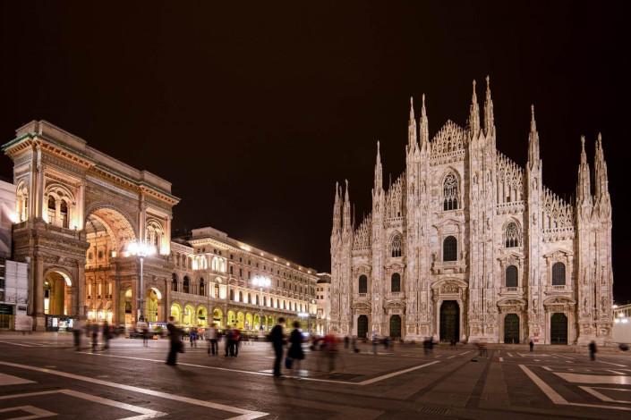 Der gewaltige Mailänder Dom, „Duomo di Milano" bei Nacht, Italien