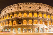 Das weltberühmte Kolosseum im Zentrum von Rom ist das größte geschlossene Bauwerk der römischen Antike, Italien - © Elnur / Shutterstock