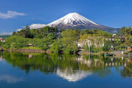 Der Fuji oder Fujisan mit seiner nahezu perfekt symmetrischen Form des Stratovulkans und dem schneebedeckten Gipfel ist einer der schönsten Berge der Welt, Japan - © Vacclav - Fotolia