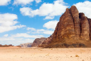Die größte Attraktion für Besucher im Wadi Rum ist die atemberaubende Wüstenlandschaft selbst, von Menschen noch fast zur Gänze unberührt, Jordanien - © flog / franks-travelbox