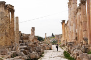 Auf den Straßen von Gerasa in Norden Jordaniens wandelten schon Alexander der Große und der römische Kaiser Hadrian - © flog / franks-travelbox