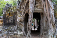 Angkor Wat ist eine faszinierende Tempelanlage aus dem 10. bis 15. Jahrhundert und die bekannteste Sehenswürdigkeit Kambodschas - © mark higgins / Shutterstock