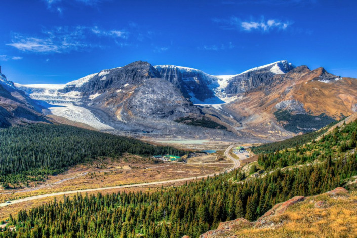 Das Columbia-Eisfeld im Jasper Nationalpark umfasst ein Gebiet von über 300km² und beinhaltet mit dem Athabasca Glacier Nordamerikas meistbesuchten Gletscher, Kanada