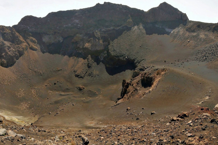 Der eindrucksvolle Krater des Pico do Fogo auf der Insel Fogo hat einen Durchmesser von 500 und eine Tiefer von 180 Metern, Kap Verden