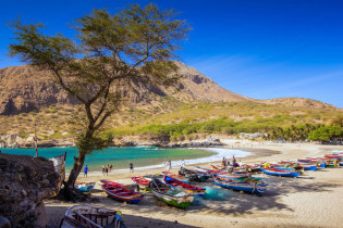 Die windgeschützte Bucht bei Tarrafal im Norden von Santiago zählt zu den schönsten Flecken der Insel, Kap Verden