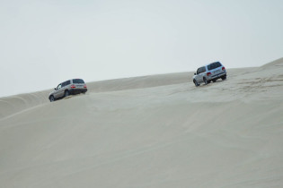 Auch mit den klassischen Geländeautos kann man viel Fahrspaß in den Sanddünen haben, Dune Bashing, Mesaieed, Katar