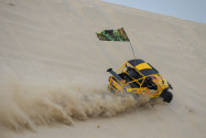  EIn Club Buggy rast durch die Sanddünen bei Mesaieed, Dune Bashing, Katar - © FRASHO / franks-travelbox