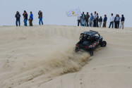  Um die Zuschauer auf den Dünen zu beeindrucken werden oft waghalsige Fahrmanöver gemacht, Dune Bashing, Mesaieed, Katar - © FRASHO / franks-travelbox