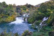 Die Krka, die dem Nationalpark seinen Namen verlieh, ist mit 72km der längste Fluss Zentraldalmatiens, Kroatien - © FRASHO / franks-travelbox