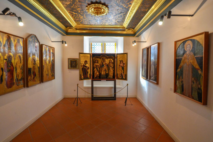 Auch sakrale Kunst zählt zu den Sehenswürdigkeiten im Rektorenpalast von Dubrovnik, Kroatien