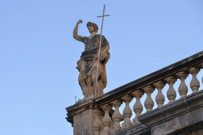 Figur an der Fassade der Kathedrale von Dubrovnik, Kroatien