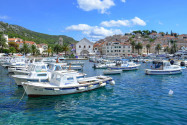 Blick über den Hafen der Stadt Hvar in Kroatien - © FRASHO / franks-travelbox