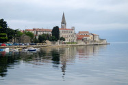 Die kleine Küstenstadt Poreč zählt zu den beliebtesten Urlaubsdestinationen in Kroatien und lockt mit gemütlichem Charme und eindrucksvollen Baudenkmälern - © FRASHO / franks-travelbox
