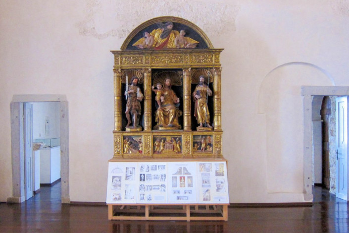 Heiligenfiguren im Diözesanmuseum neben der Euphrasius-Basilika in Poreč, Kroatien