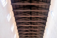 Im Gegensatz zu vielen anderen Kirchen Kroatiens besteht die Decke der Euphrasius-Basilika in Poreč aus einfachen Holzbalken - © FRASHO / franks-travelbox
