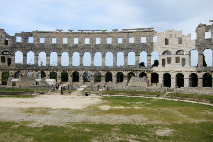 Früher wurde das Amphitheater in Pula, Kroatien, für Gladiatorenkämpfe und Seeschlachten verwendet