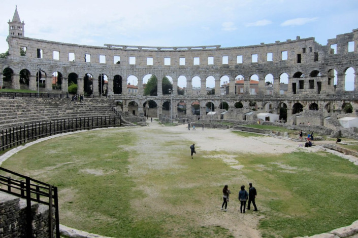 Mit einem Oval von 132 mal 105 Metern ist das Amphitheater in Pula, Kroatien, das sechstgrößte der Welt