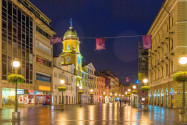 Der „Korzo“, Fußgängerzone, Flanier- und Shopping-Meile ist die Schlagader von Rijeka, Kroatien - © Leonid Andronov / Shutterstock