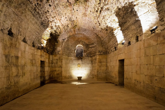 Die Räume in den Kellern des Diokletianspalastes - auch Podrumi  genannt - sind beeindruckend, Split, Kroatien