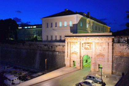 Das Landtor („Porta Terraferma") ist der Eingang zum römischen Forum in der Altstadt von Zadar, Kroatien