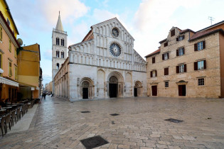 Die Domkirche der Heiligen Anastasia in der Altstadt von Zadar zählt zu den prunkvollsten Kirchen der Stadt, Kroatien