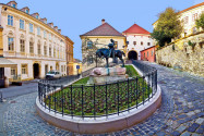 Das Steinerne Tor im Norden von Zagreb ist das einzige bis heute erhaltene Stadttor der Oberstadt, Kroatien - © xbrchx / Shutterstock