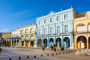 Der Plaza Vieja mit seiner wunderschönen Kolonialarchitektur in der Alstadt von Havanna, Kuba - © Aleksandar Todorovic/Shutterstock