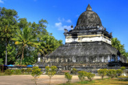Die That Makmo, die so genannte Wassermelonen-Stupa in Luang Prabang, wurde im Jahr 1504 von Königin Phantin Xieng gestiftet, Laos - © PlusONE / Shutterstock
