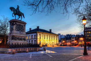 Der zentrale Place Guillaume II mit dem Reiterstandbild von Wilhelm II., im 19. Jahrhundert König der Niederlande und Großherzog von Luxemburg
