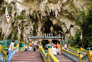 Weltweite Berühmtheit erlangten die Batu Höhlen erst 1878, als der Amerikaner William Hornaday sie erforschte und katalogisierte, Malaysia - © ezk / franks-travelbox