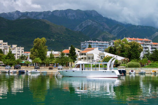 Bar im Süden Montenegros war früher eine bedeutende Hafenstadt, heute ist davon noch der Fähr- und Verladebetrieb übrig geblieben