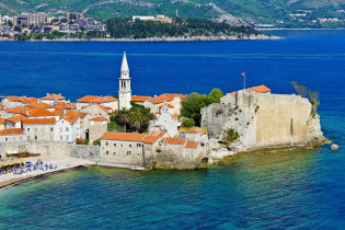 Die Stadtmauern von Budva stammen aus dem Mittelalter und wurden von den Byzantinern, Veneziern und Österreichern angelegt, Montenegro