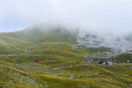Das Wetter in den Bergen des Durmitor Nationalparks in Montenegro kann tückisch sein, Wanderer machen sich am besten auf alles gefasst - © FRASHO / franks-travelbox
