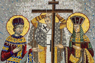Kunstvolles Mosaikbild des Hl. Konstantins und der Hl. Helena im Felsenkloster Ostrog, Montenegro